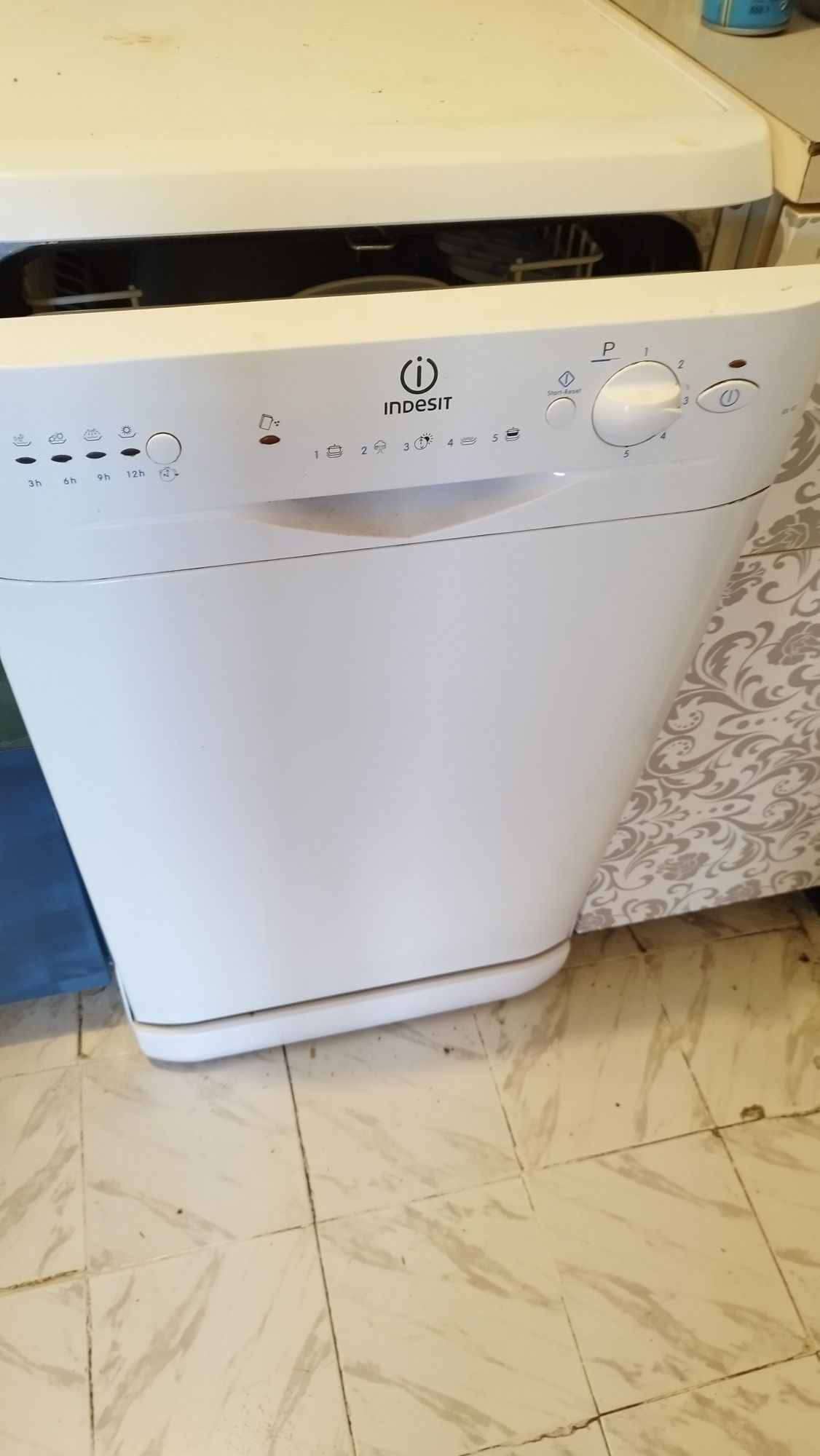 Съдомиялна Indesit IDL42