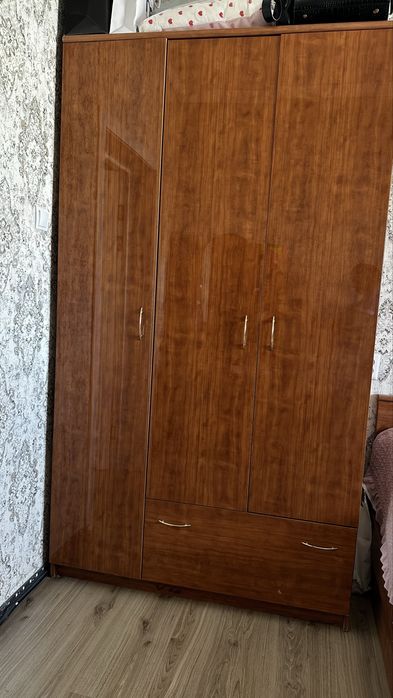 Продам срочно спальный гарнитур