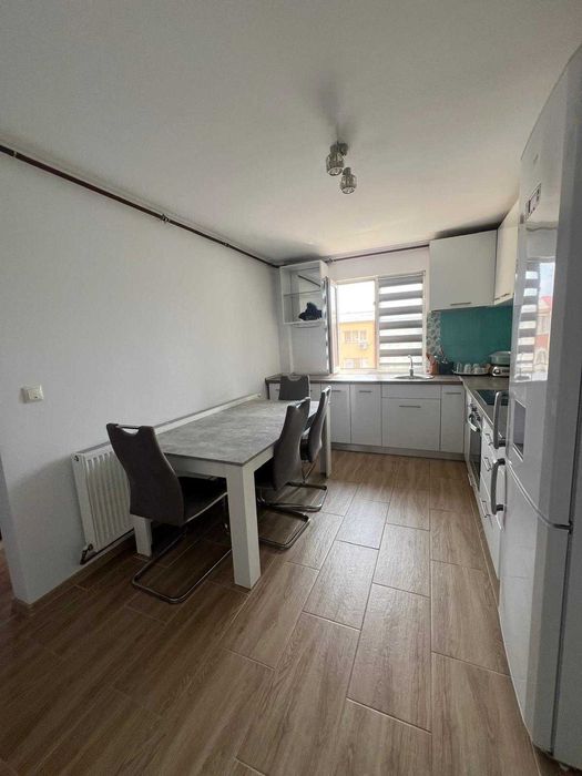 Apartament 3 camere de vânzare