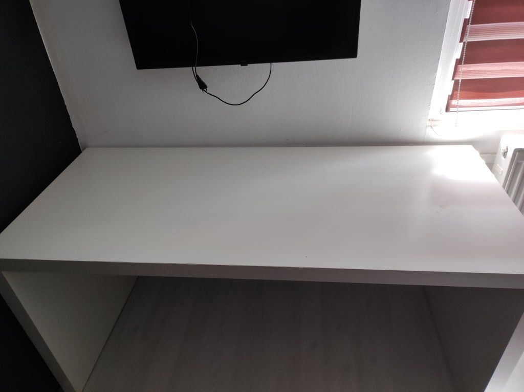 birou IKEA MALM cu tablie culisanta