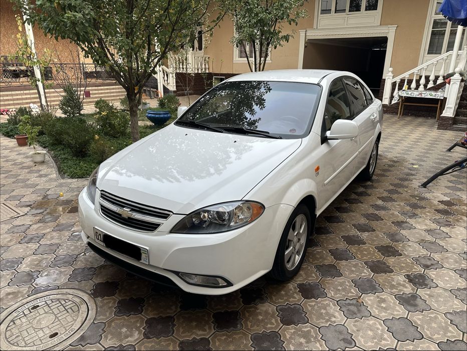 Lasetti Gentra qilingan 1.8 mexanika srochna sotiladi