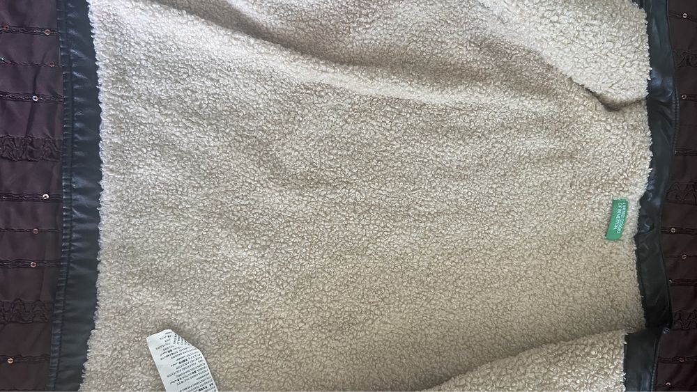 Ново детско кожено яке на beneton