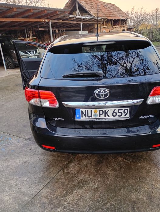 Toyota Avensis noiembrie 2013