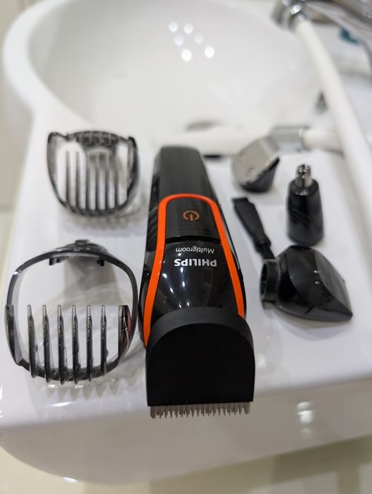 Vând Philips multigroom