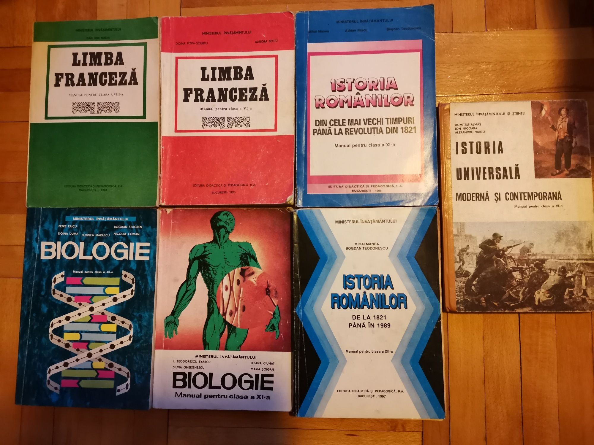 Manuale școlare anii '90