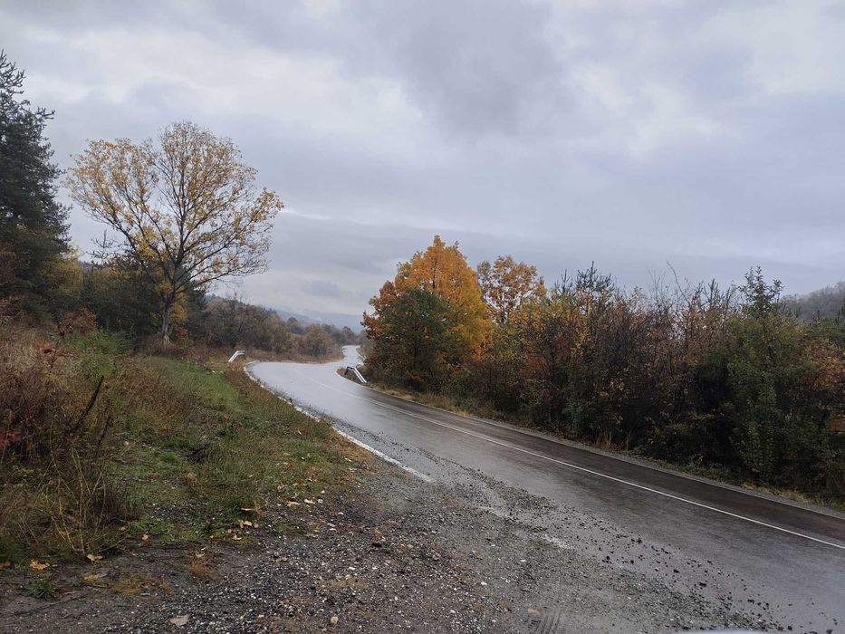 Парцел в регулация, ток и вода