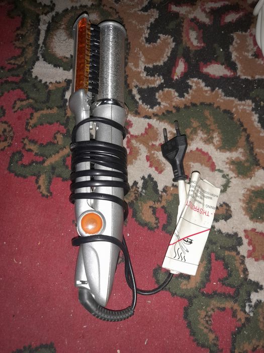 Продаёться утюг для волос фирмы inStyler.