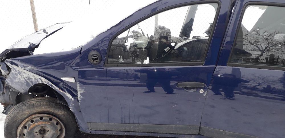 Врати дачия сандеро,капаци и всякакви други части