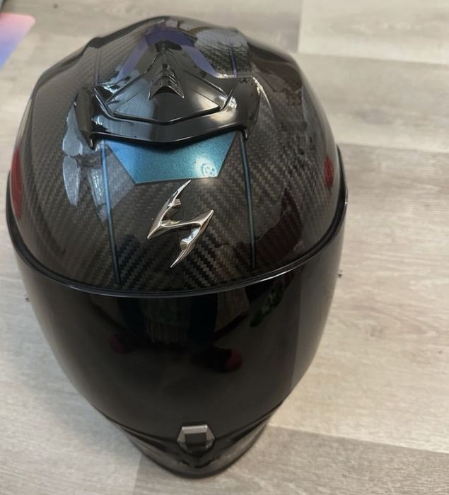 Каска Scorpion Evo R1 Carbon