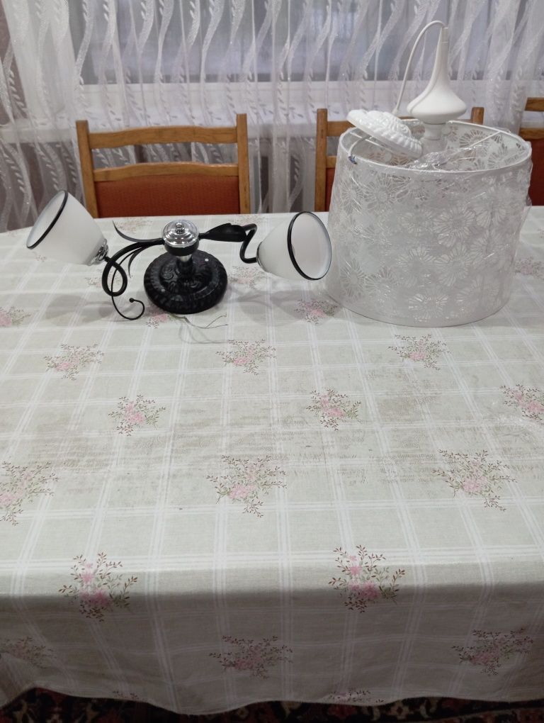 Продам две люстры