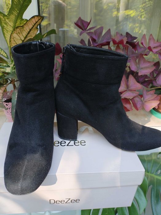 Дамски боти от набук