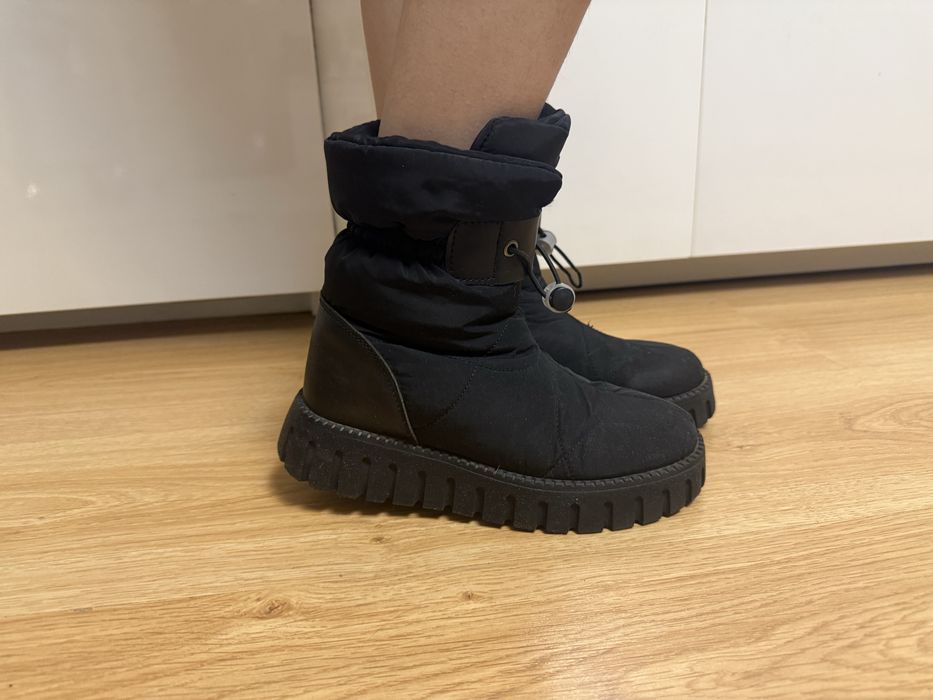 Продам  зимние дутыши на девочку.