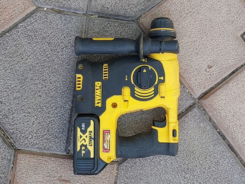 Rotopercutor DEWALT DCH  253  ca și nou