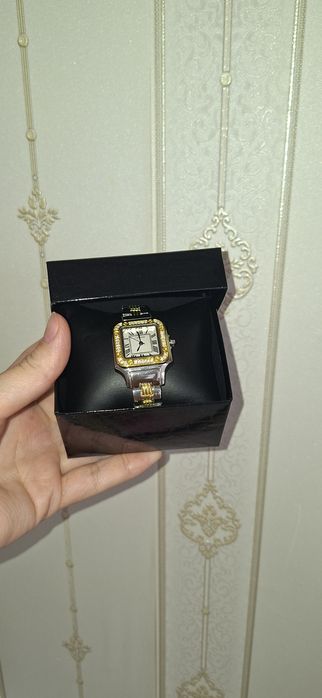 Продается женские часы