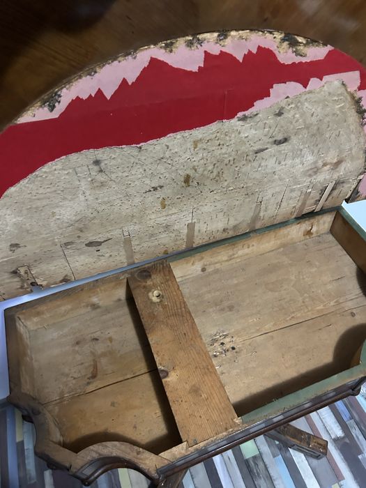 Masa veche pentru restaurat