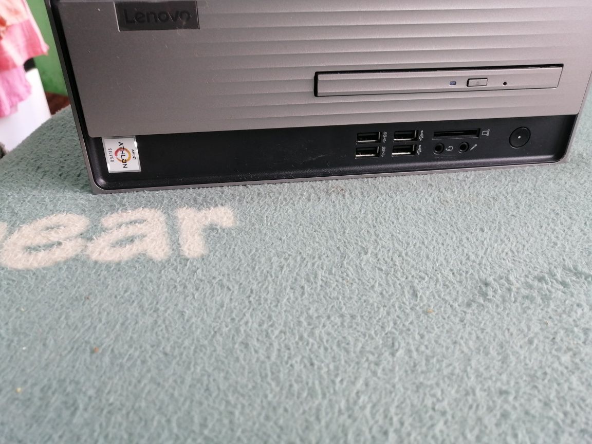 Vând unitate lenovo