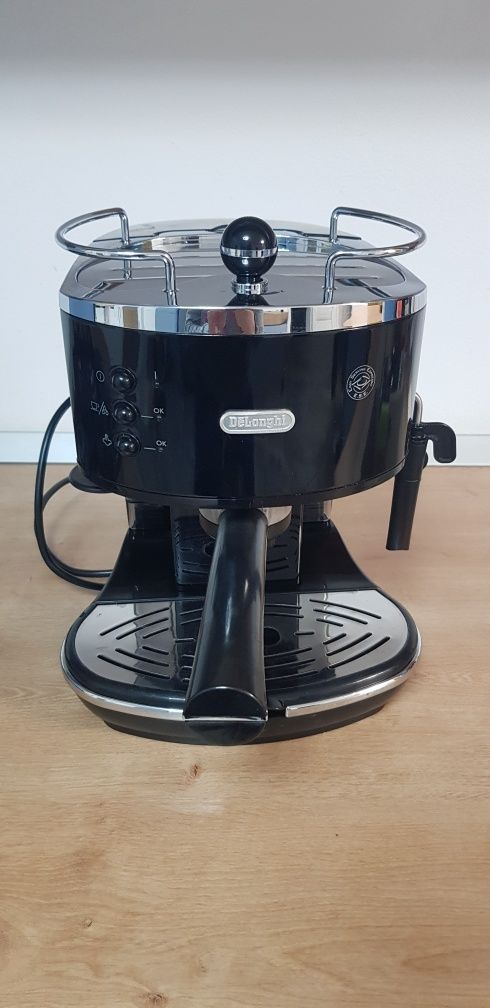 Expresor de cafea DELONGHI