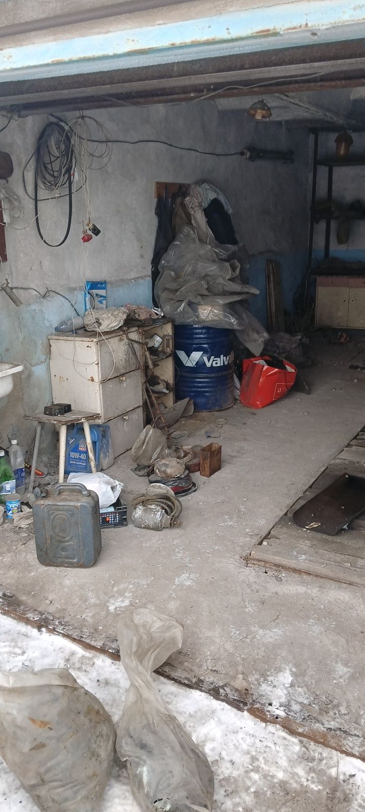 Продаётся гараж 14 общество.
