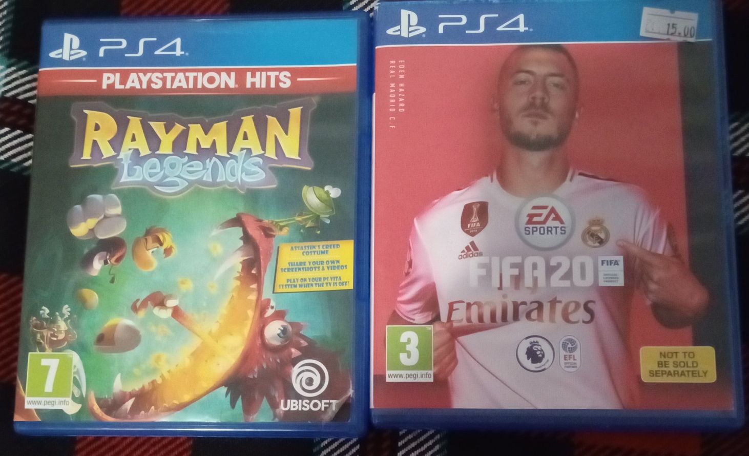 Playstation 4 с два джойстика и две игри