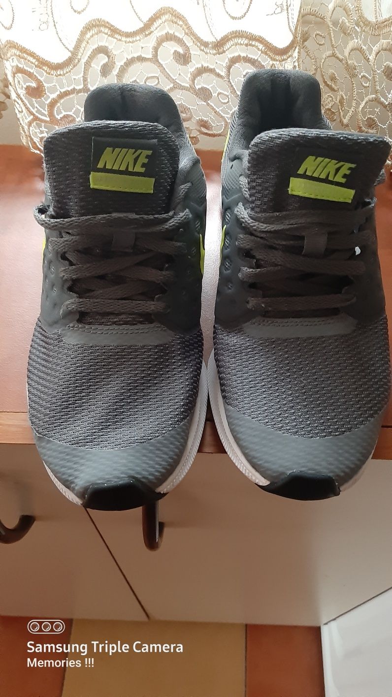 Adidas Nike
