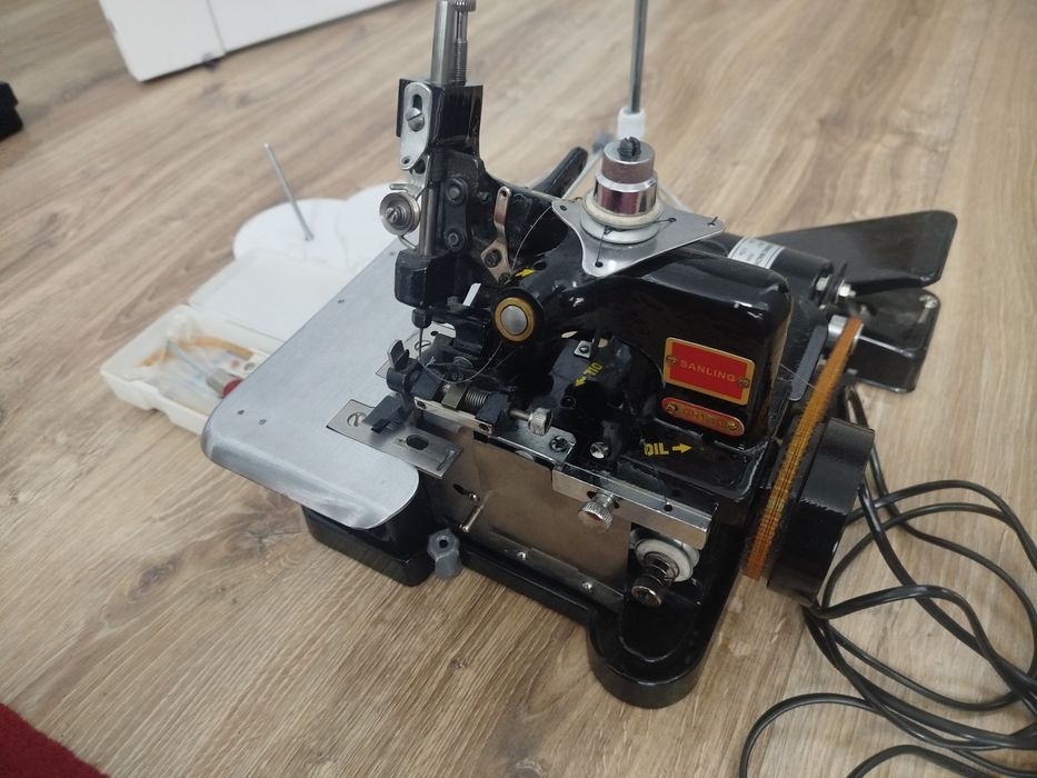 Оверлок в отличном состоянии