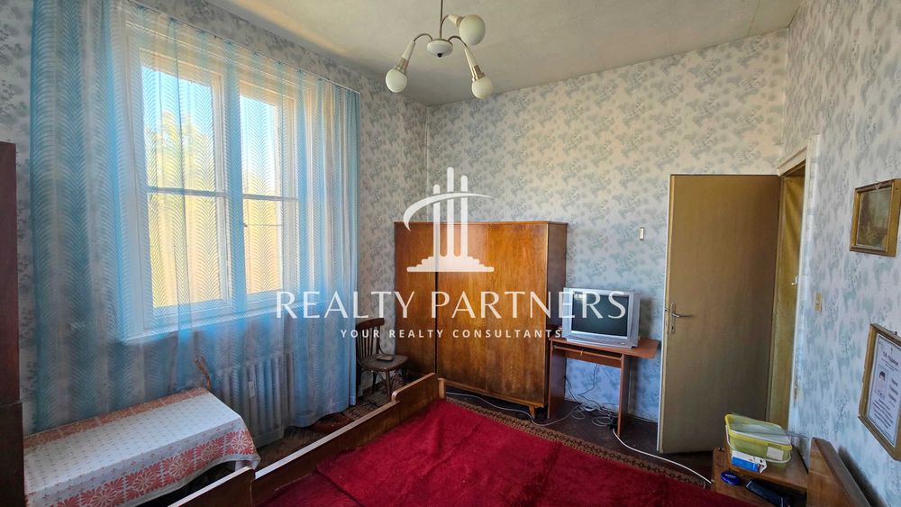 Тристаен апартамент в кв. Изток, гр. Перник