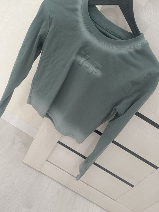 Кофточки и рубашки каждая по 700тг 46р