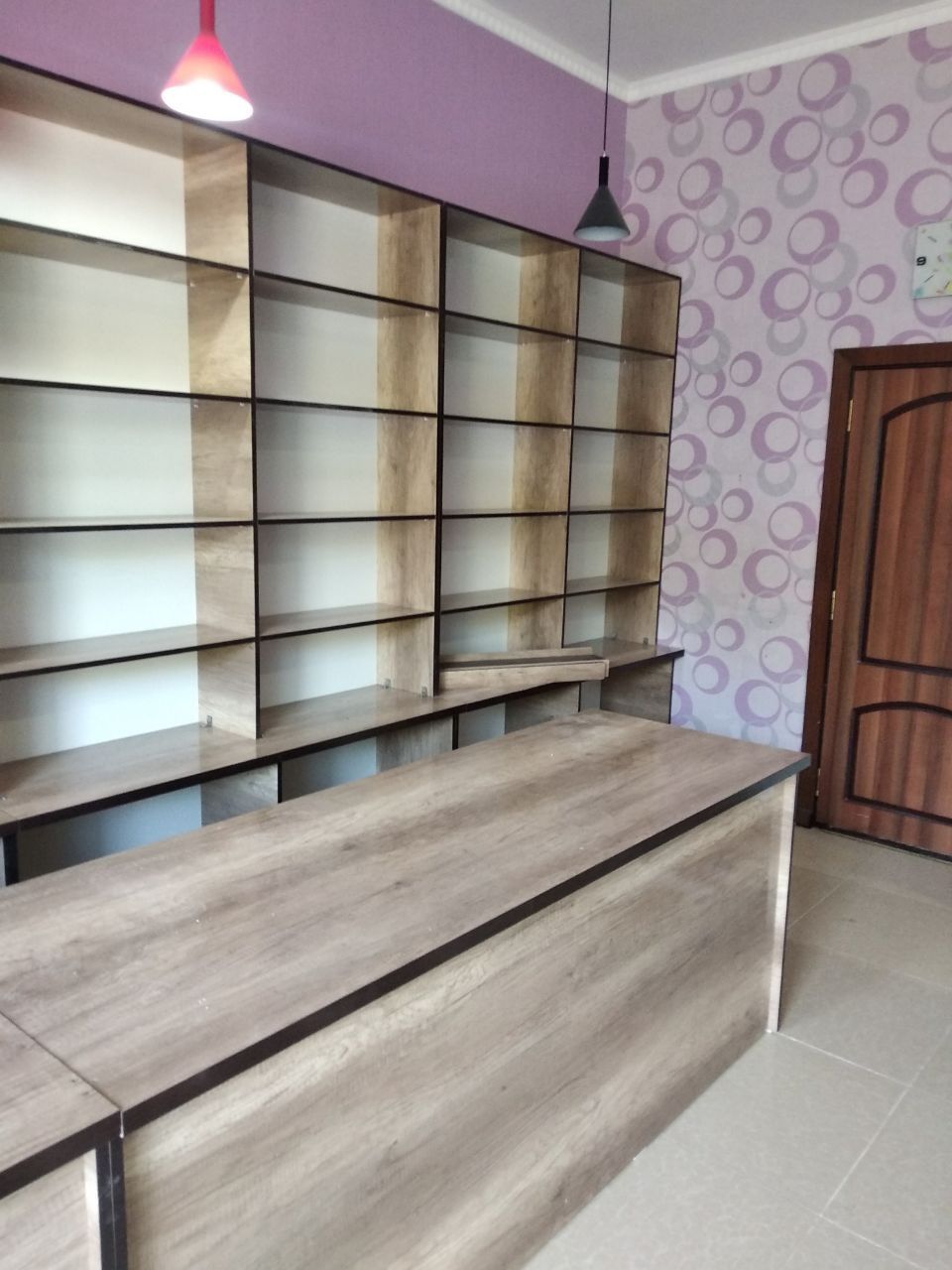 Срочно продается стеллаж(прилавка), прилавка сотилади
