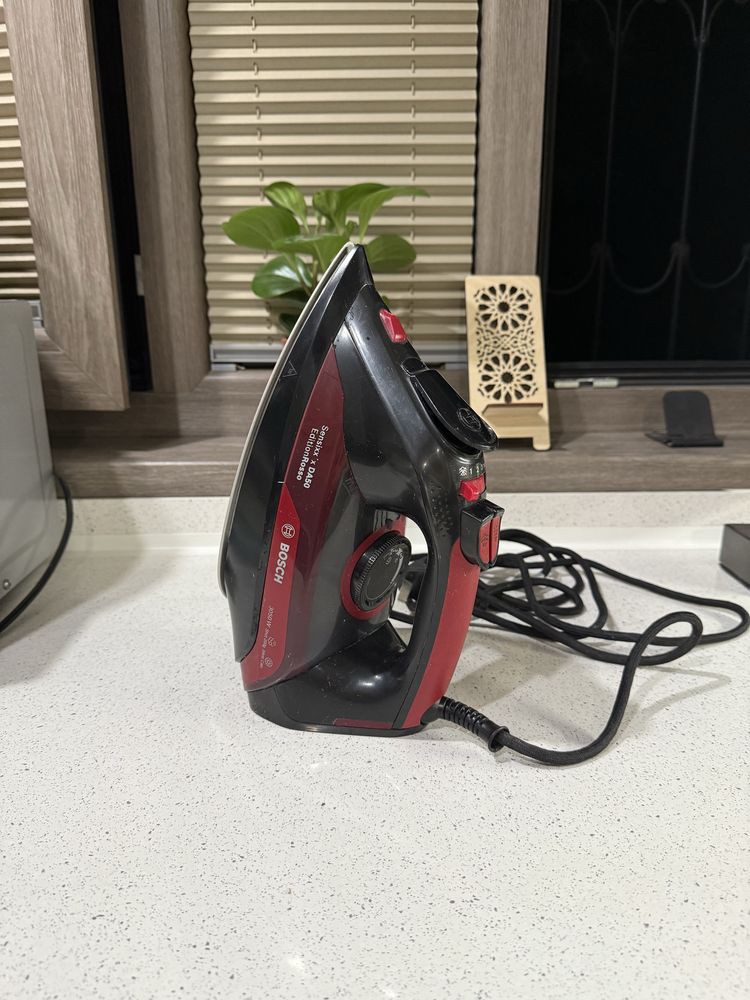 Продается утюг в отлично состоянии оригинальный Bosch 3050W!