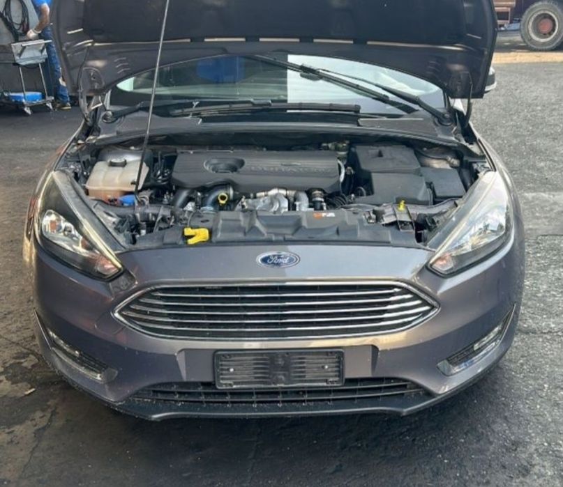 Dezmembrez ford focus 3