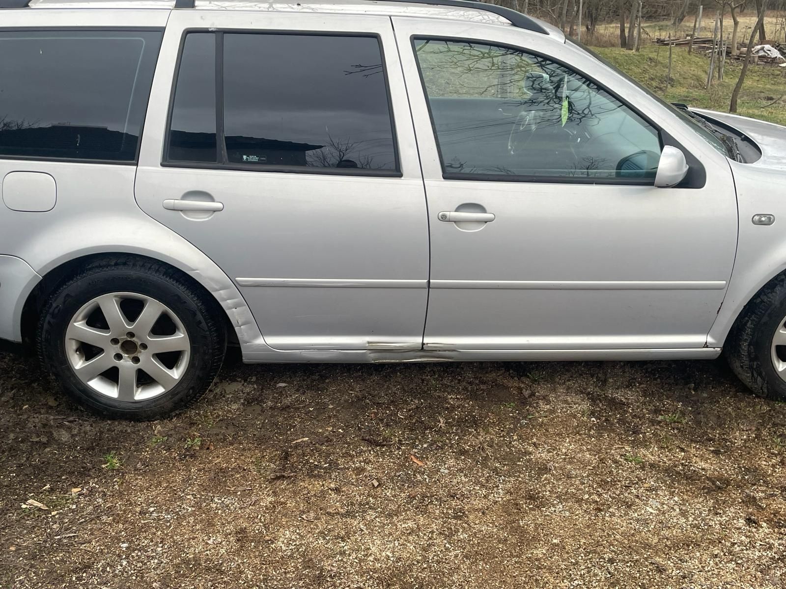 Vând Volkswagen Golf 4