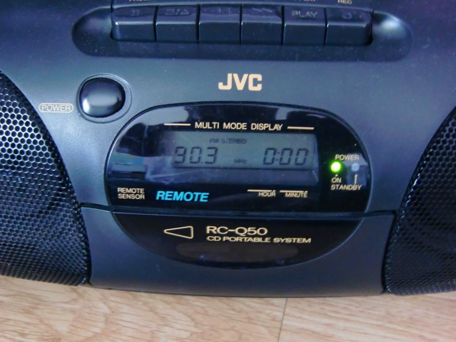 JVC radio casetofon cu CD si telecomanda