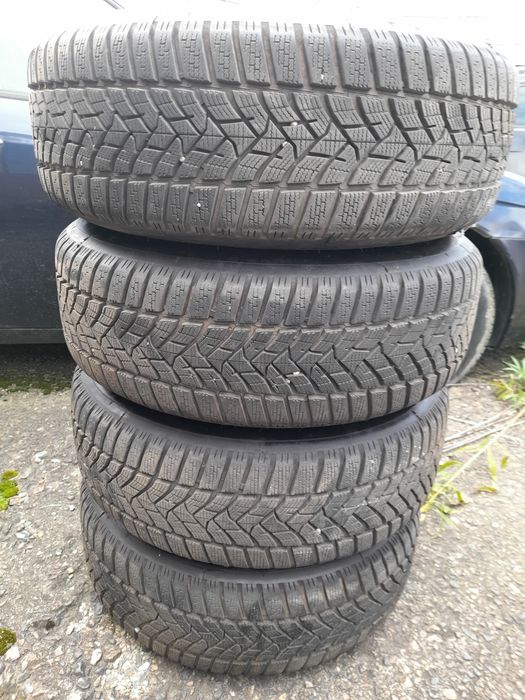 De Vănzare un set jante luminiu pe 215/65/R16 cu anvelope de iarnă