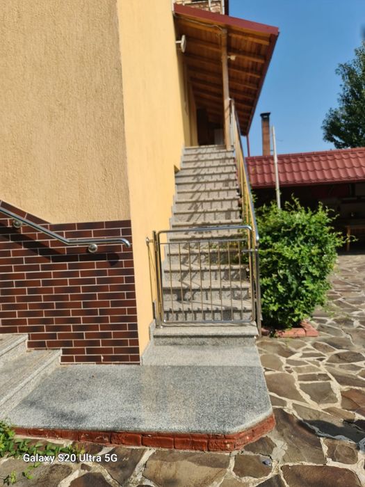 De vânzare casa plus terenul aferent total 6900 m2 preț 350000 euro