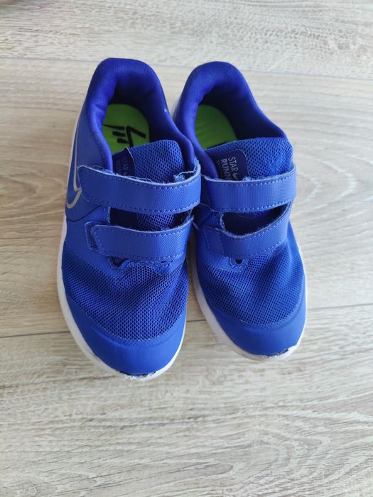 Nike mărimea 27. Defect prezentat în poza