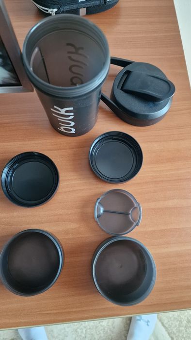 Sticla de shacker cu compartiment