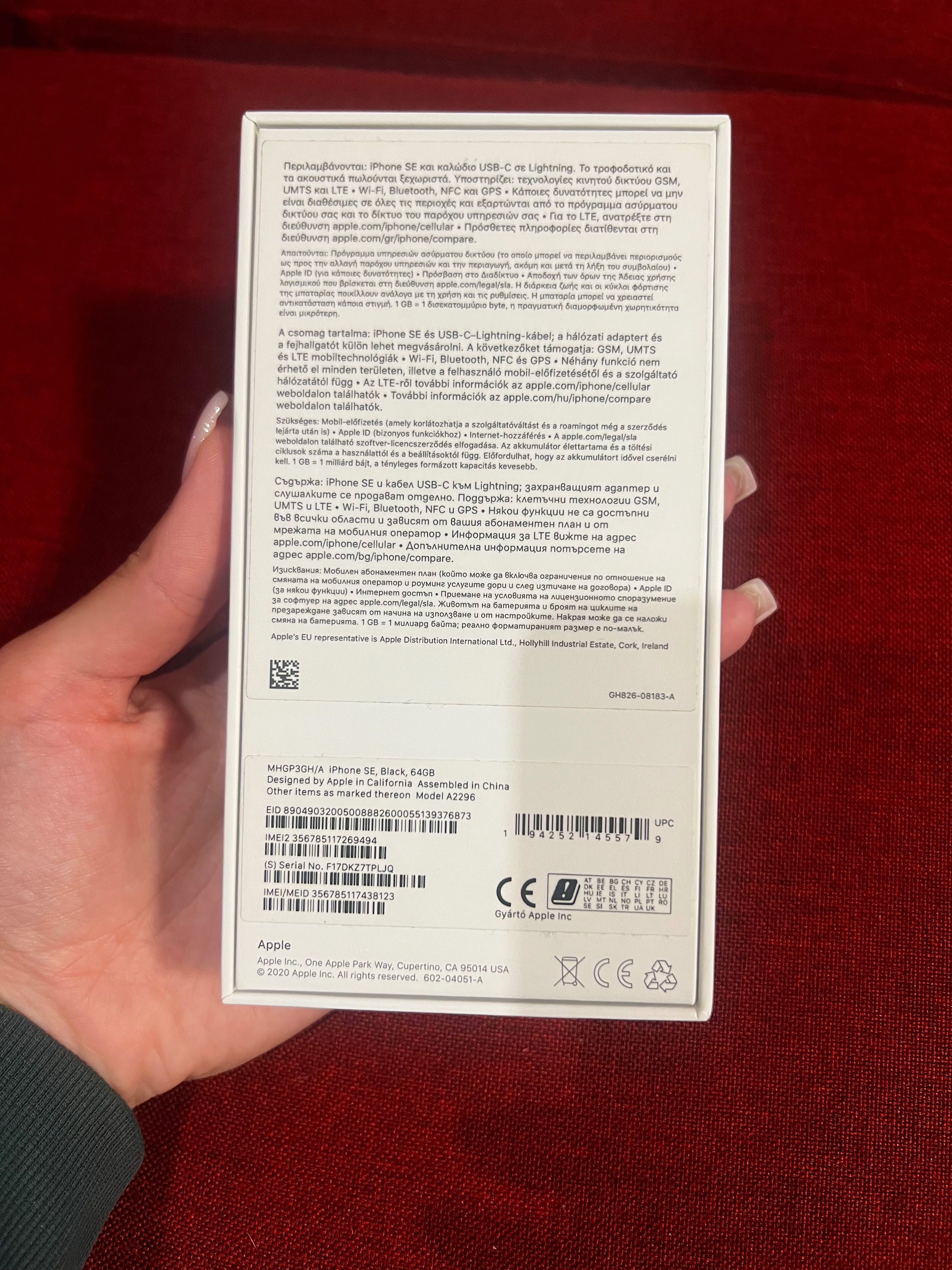 Iphone SE 64GB black + два безплатни калъфа