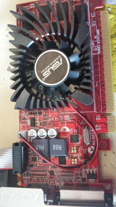 vand placa video ASUS 2GB 128biti DDR3