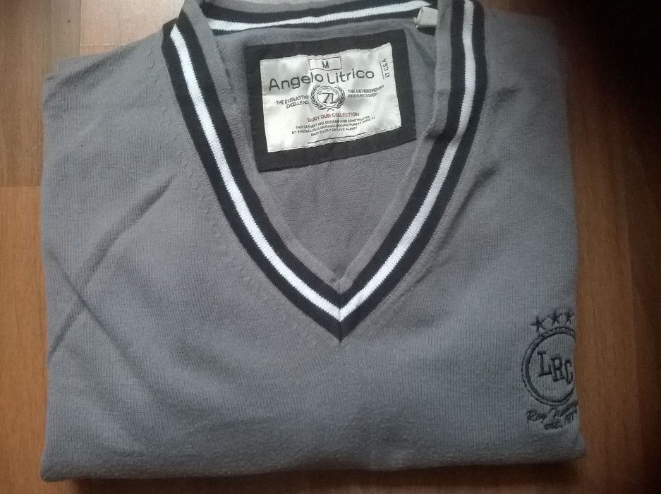 Vând bluza (de firma) toamna-iarna bărbăteasca mărimea M