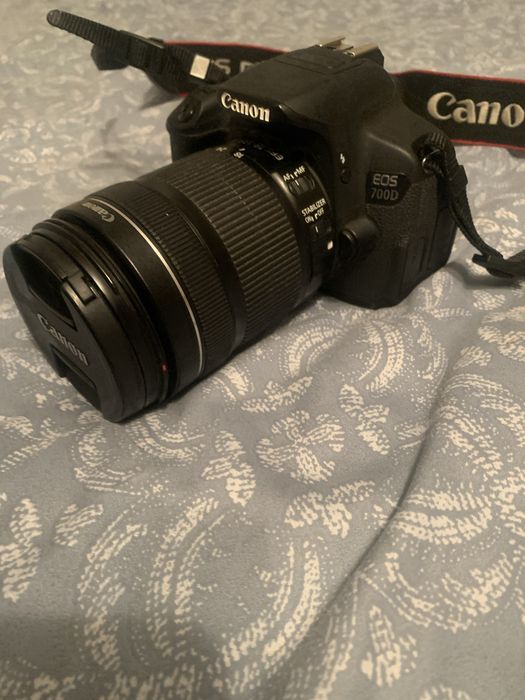 canon 700D с обьективом 18-135