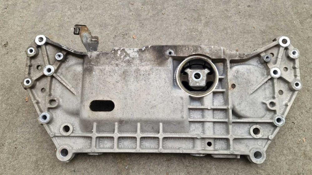 Jug cadru motor VW Golf 5 cod 1K0 199 369 F