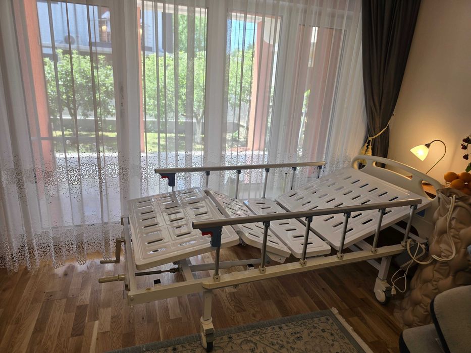 Pat medical 3 segmente + saltea nouă + saltea antiescară gratuit
