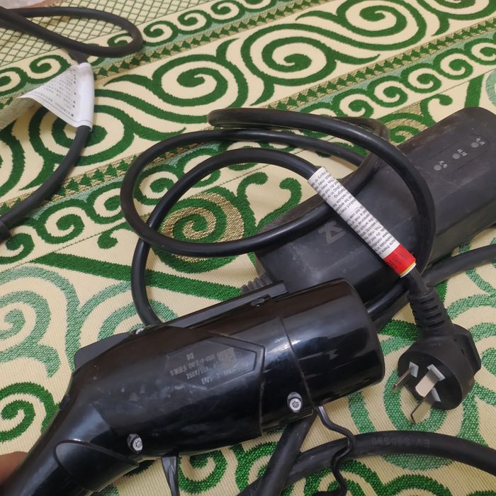 Зарядные устройства для электромобиля (EVSE) Type 1 (J1772) 2 шт

Пр