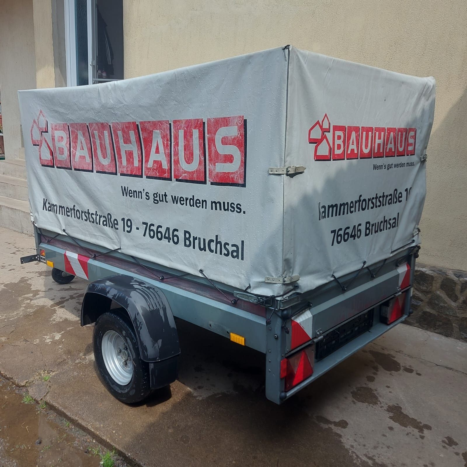 Remorca de 750 kg.