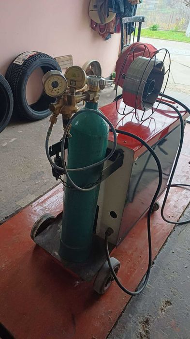 Трансформаторен трифазен МИГ-МАГ заваръчен апарат Редко