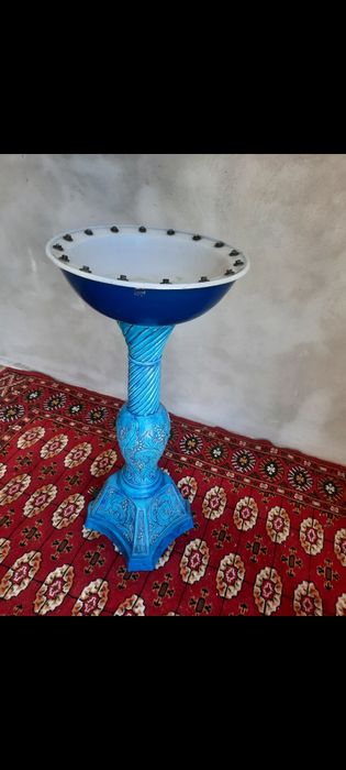 Fântână arteziană veche din ceramică
