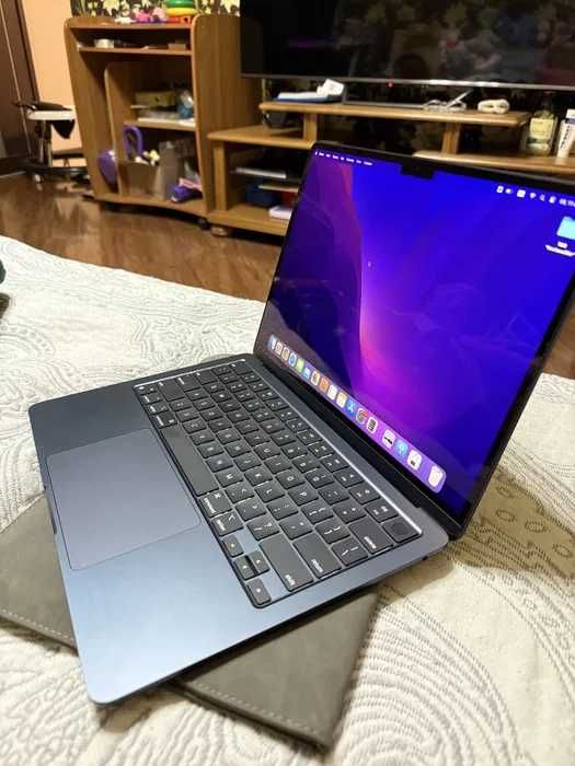 Ноутбук Apple MacBook Air 13 2024 / 8 Гб / SSD 256 Гб / M3