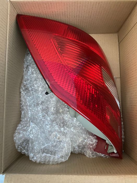 Оригинален ляв стоп за Skoda Fabia 2 хечбек  5J6945111