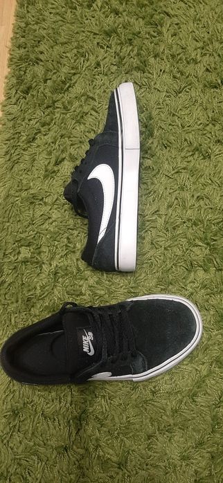 Adidasi /tenesi Nike marimea 35,5