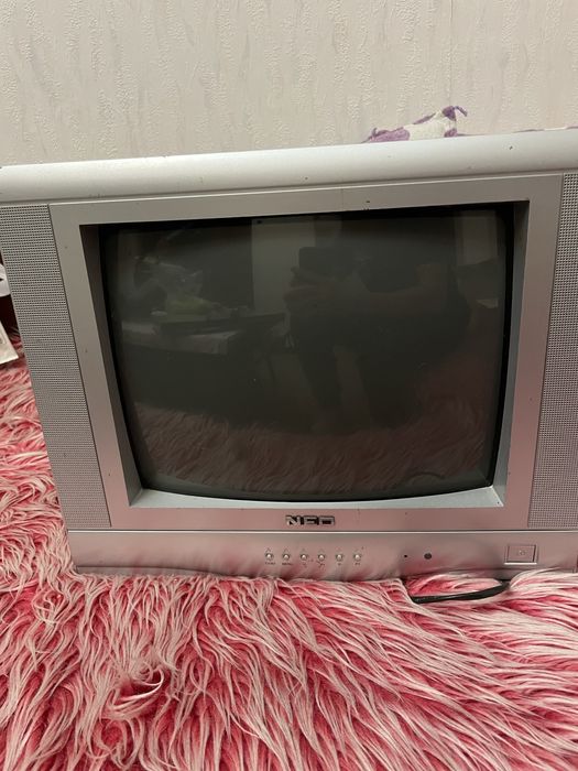 Продавам стар Телевизор Neo